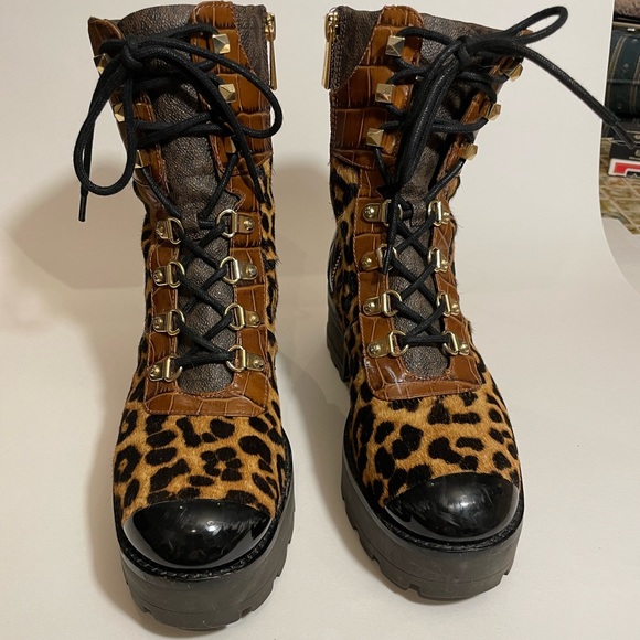Michael Kors Khloe Lug Sole Combat Boot in sz 7.5US - Picture 2 of 14